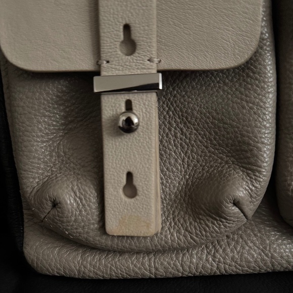 Marc by Marc Jacobs Neutral-Toned Crossbody Bag w/ Black Card Case Wallet - Picture 4 of 6